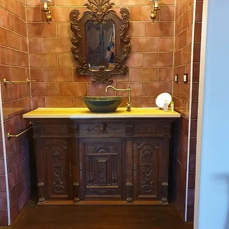 Renaissance Au Chateau De לינה וארוחת בוקר *