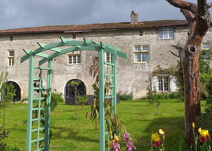 Renaissance Au Château De Alojamento de Acomodação e Pequeno-almoço Champagne-Mouton